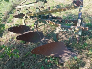 Vand 2 pluguri tractor