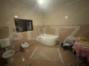 Casa de vanzare in zona linistita  - imagine 4