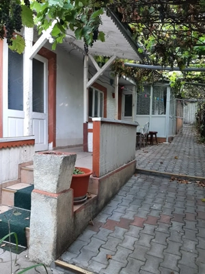 Casa parter-4 camere, grădină, garaj. Zona Libertății, Vaslui.