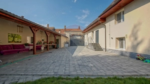 Casă / Vilă Săsească cu 6 camere de vânzare in Vulcan, Brasov - imagine 3