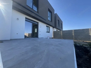 Duplex, 300mp teren, 105mp utili, la sosea - Sacalaz