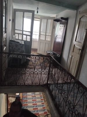 Vand casa 6 camere + garaj + anexe + 1 hectar teren lângă casa - imagine 3