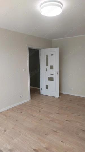 Roman, zona centrală   Apartament 2 camere, balcon 7 m, etaj 3 4   Renovare 2025 - imagine 2