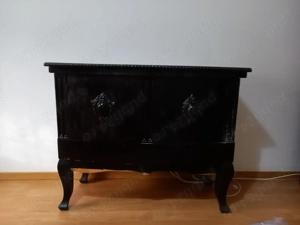 Comodă cu 2 uși curbate, din lemn masiv, sculptată