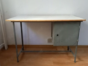 Birou metalic cu dulăpior, cu blat din melamină