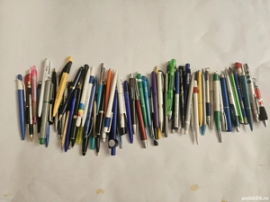 Zeci de pixuri cu pastă, diferite forme, modele și marci, pentru colecție  !