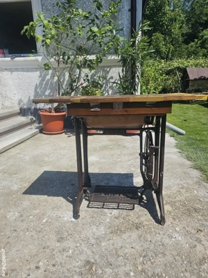 Masina de cusut Singer