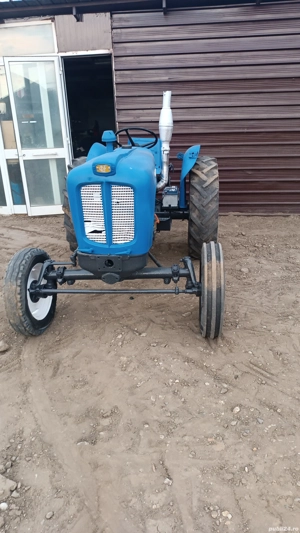 Vând sau dezmembrez Tractor Landi model 4000