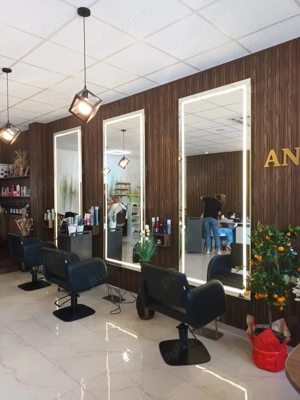 Inchiriem 2 posturi coafor și 1 post frizerie în salon modern