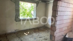 Cladire la rosu 300 mp utili + 130 mp anexe, 2 strazi, aproape centru - imagine 5