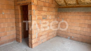 Cladire la rosu 300 mp utili + 130 mp anexe, 2 strazi, aproape centru - imagine 4