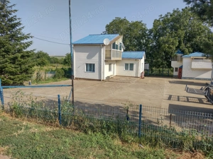 Vand inchiriez casa + teren 2600mp, statie combustibili - Comuna Rediu