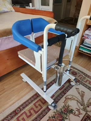 Scaun multifunctional, hidraulic pentru transferul si toaleta pacientilor 