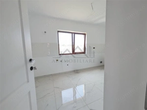 Vila 4 cam vedere lac Lunca Cetatuii - Ciurbesti - imagine 3