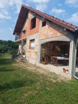 Casa la rosu  cu teren 1000mp Rm.Valcea - imagine 9 Casa la rosu  cu teren 1000mp Rm.Valcea - imagine 9