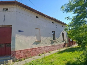 Casă spațioasă cu spațiu comercial pe colț in Nadlac - imagine 4