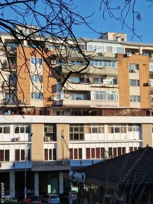 Vand apartament 4 camere in Centru, cu terasa (bloc GAMA)
