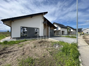 Casă pe un singur nivel INDEPENDENTĂ ENERGETIC - Cartier NOU - imagine 3