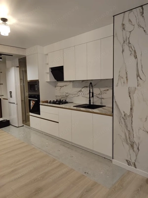 Se ofera spre inchiriere garsoniera in zona Victoriei