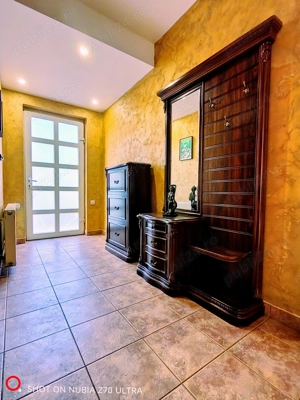 Proprietar vand vila d+p+e+m cu o suprafata generoasa de 540 mp construiti, teren amplu de 950 mp - imagine 2