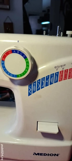  vînd mașina de cusut  - imagine 2