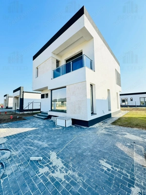 Casă Individuală   Ansamblu Nou 4 Camere - 3 Băi - Teren 454 mp 