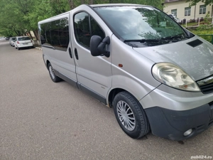 Vând Opel Vivaro 8+1 locuri
