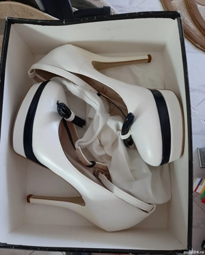 vand colecție de încălțăminte 