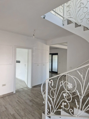 Duplex deosebit cu 3 dormitoare pe 2 fronturi stradale cu toate utilitățile Mosnita Noua