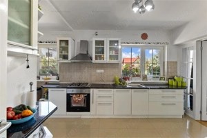 Vila   Casa superba cu 5 camere zona | 1032 mp teren |  Sanpetru Brasov - imagine 4