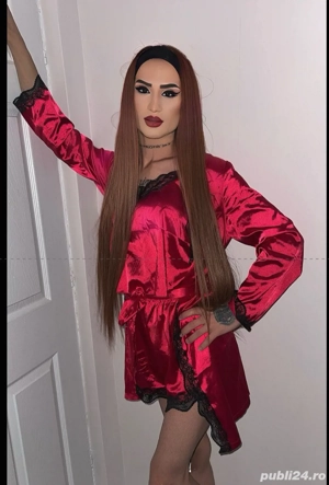 Bună aici Iris o fată Trans de 24 de ani 