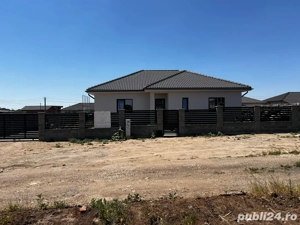 Casa individuala cu 4 camere de vanzare in localitatea Sag, zona Manastire