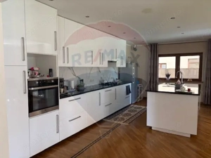 Casă / Vilă cu 5 camere de vânzare - imagine 8