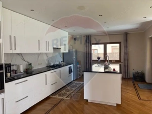 Casă / Vilă cu 5 camere de vânzare - imagine 7