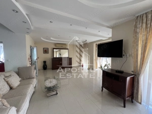 Vila individuală deosebită cu piscina încălzită