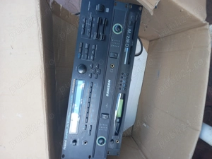 Sintetizator Roland și amplificator de căști Samson