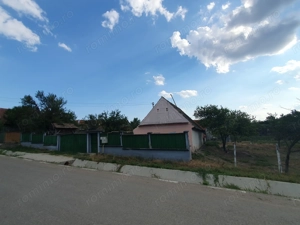 Vând casă cu teren intravilan și utilități 1701 mp - imagine 2