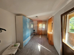 Casă solidă din cărămidă, mobilată, garaj, teren generos – Tarcău - imagine 6