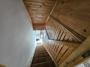 Casă solidă din cărămidă, mobilată, garaj, teren generos – Tarcău - imagine 16