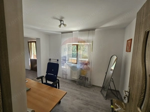 Casă solidă din cărămidă, mobilată, garaj, teren generos – Tarcău - imagine 10