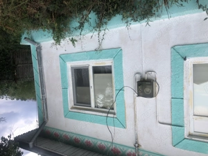 Vand casa locuibila, semi-mobilata