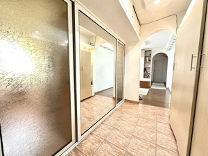 Apartament mare cu 4 camere, etaj 2 - zona Circumvalatiunii