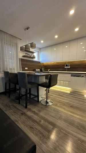 Apartament de vânzare, modern, cu 4 camere, garaj și curte