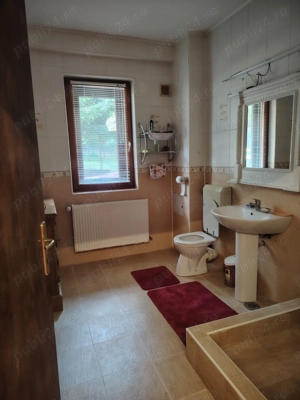 Închiriez camere in  vila la Predeal sau toată vila la grupuri de maxim 8 persoane - imagine 5