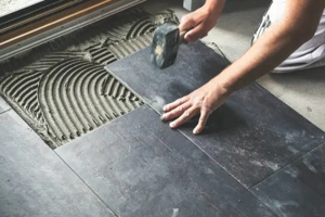 Construcții Iași gresie faianță parchet plinta zugrăvit zidărie montat usi geamuri mobila