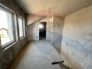 Casă  de vanzare la gri cu 4 camere,teren 552mp in Les - imagine 6