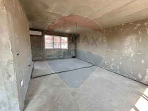 Casă  de vanzare la gri cu 4 camere,teren 552mp in Les - imagine 9