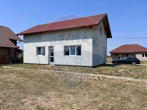 Casă  de vanzare la gri cu 4 camere,teren 552mp in Les - imagine 3