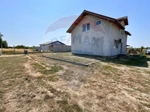 Casă  de vanzare la gri cu 4 camere,teren 552mp in Les - imagine 2