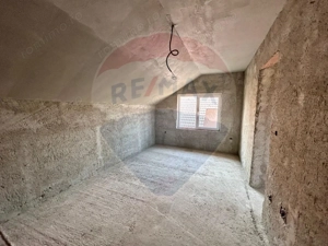 Casă  de vanzare la gri cu 4 camere,teren 552mp in Les - imagine 13